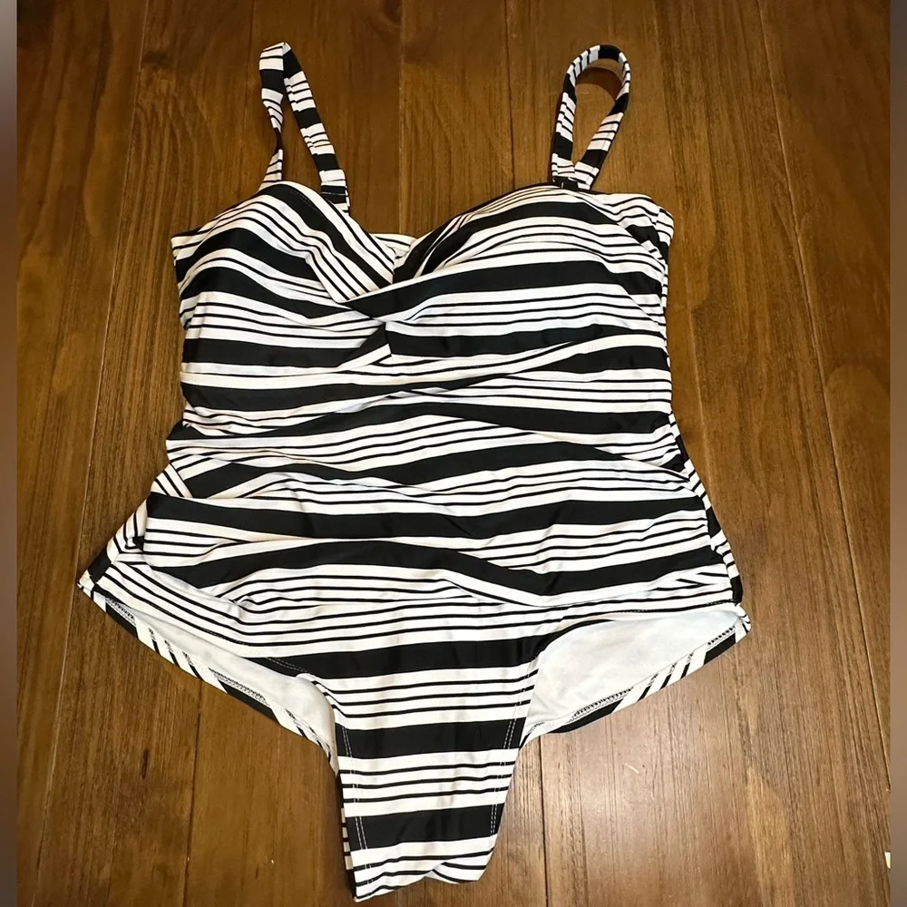 Catalina black white